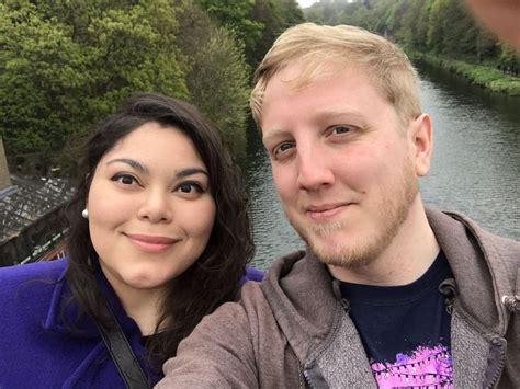 Minecraft streamer Ph1LzA's wife Kristen joins Dream SMP.